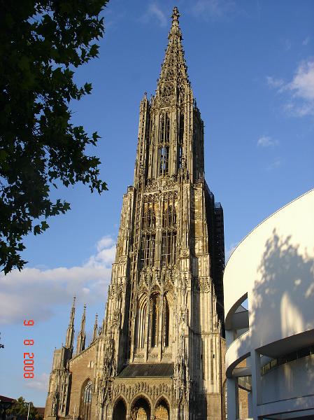 DSC02828.JPG - Domkirkens tårn set fra gågaden (Ulm)