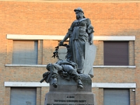 Statue af gudinden Athena, på Piazza Anita Garibaldi, Ravenna til minde om Anita Garibaldi (Giuseppe Garibaldi's kone)