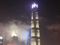 Shanghai Tower. Den har siiden den 3. august 2013 været den højeste bygning i Kina og den næststørste i verden kun overgået af Burj Khalifa i Duba.