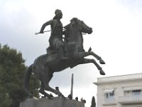 Statue af helten fra uafhængighedskrigen Georgios Karaiskakis men det er der nogen der vil skide på.