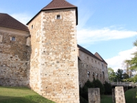 Slottet var oprindeligt et middelalderlig fort og blev som sådan bygget i 12 hundrede tallet. De fleste af de nuværende bygninger er fra det 16 og 17 århundrede.