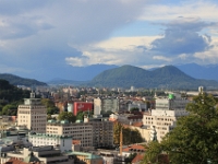 Ljubljana  er en rigtig flot by liggende mellem bjergene. Byen er lidt mindre end Århus.