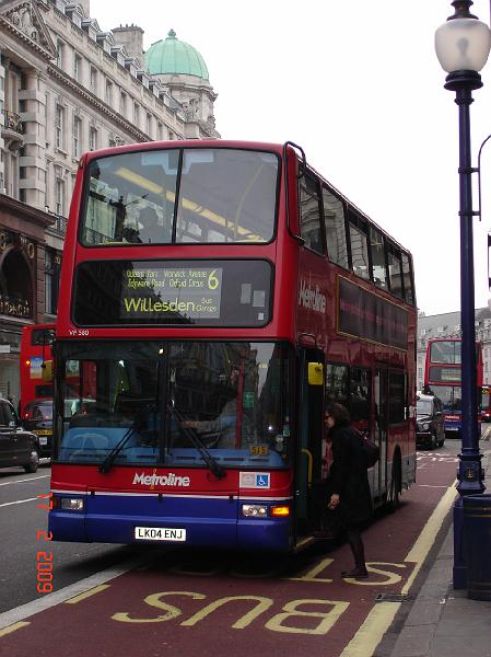 DSC02919.JPG - En af de berømte dobbeltdækker busser