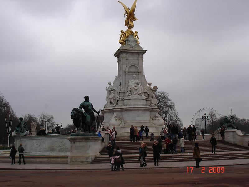 DSC02937.JPG - Queen Victoria Memorial  foran Buckingham Palace set fra bagsiden