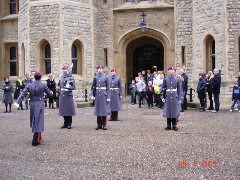 DSC03013.JPG - Store soldater og en lille løjtnant (Tower of London)
