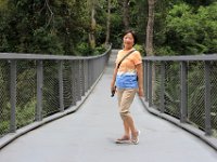 En kæk Fang på Langur Way Canopy Walk som skulle være verdens længste " Two Span Stressed Ribbon Bridge"